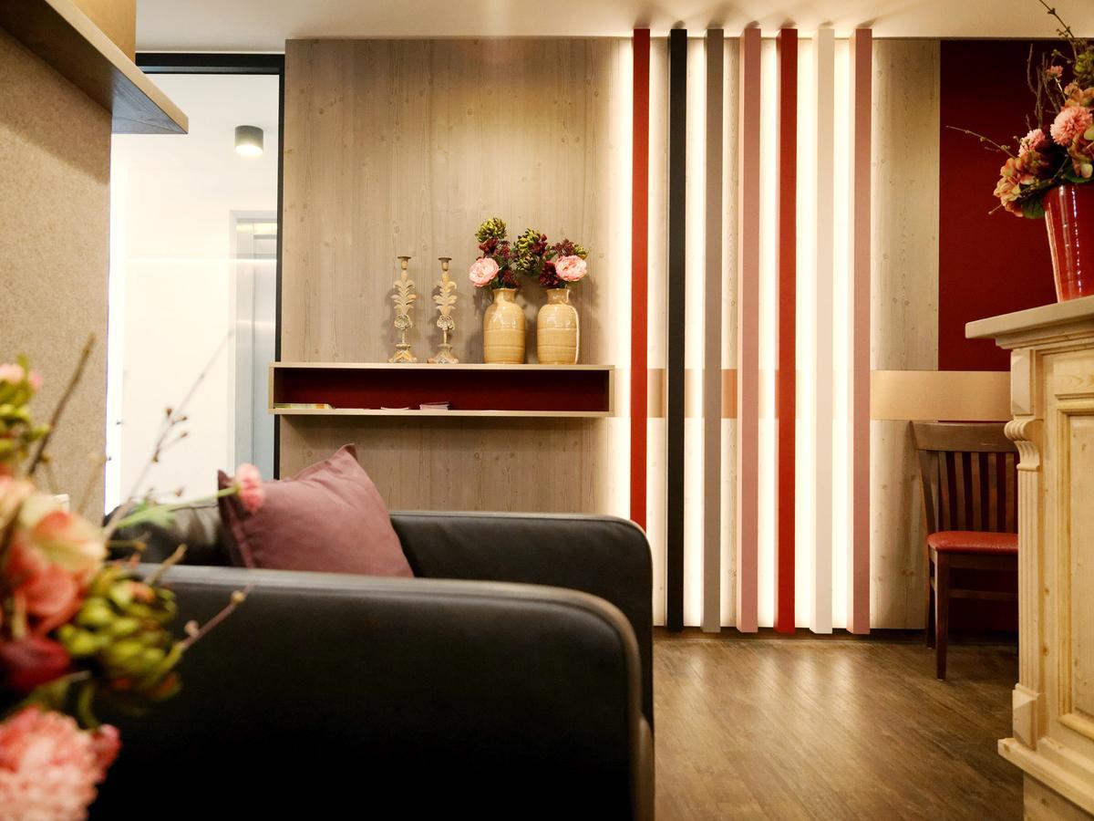 Stadthotel Kachelofen Крумбах Екстер'єр фото